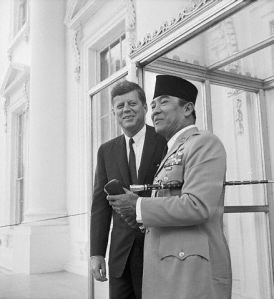 bintancenter.blogspot.com - Soekarno Buat Presiden Amerika Bertekuk Lutut